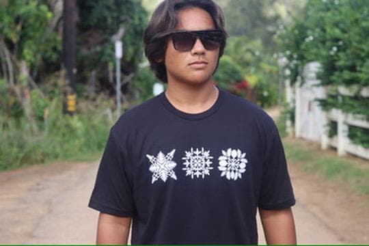 Hawaiian Quilt (3 in a row) T-shirt